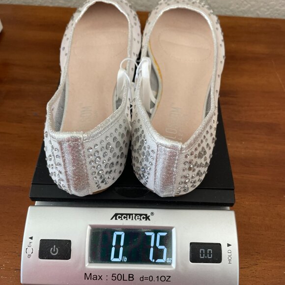 NWT De Blossom Collection Womens Silver Embellished Ballet Flats Size 6.5 - Picture 10 of 10